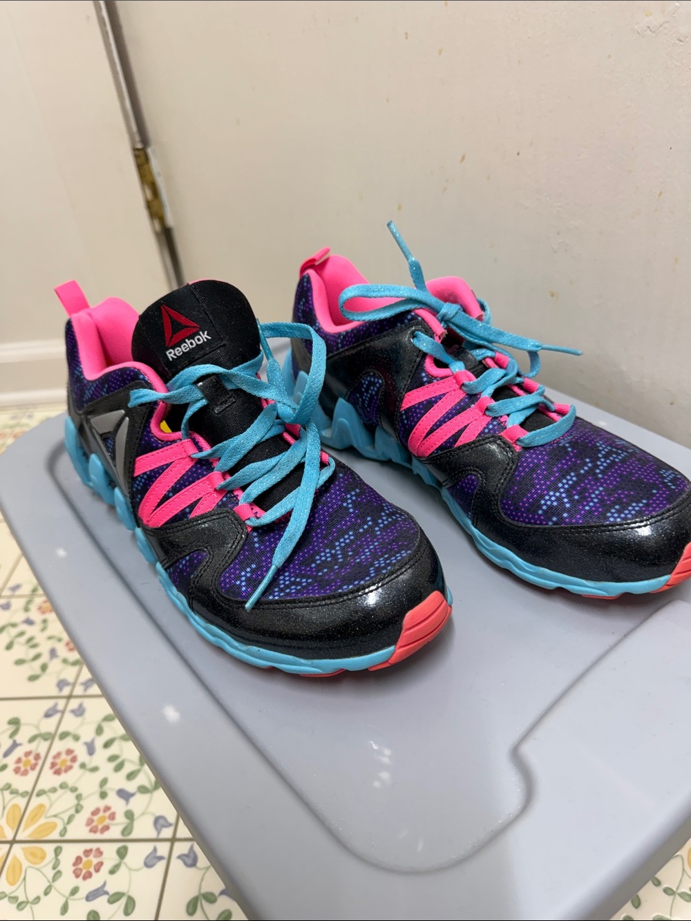 Reebok Zigs Black Pink Blue Sneakers with Purple Pattern Size 6